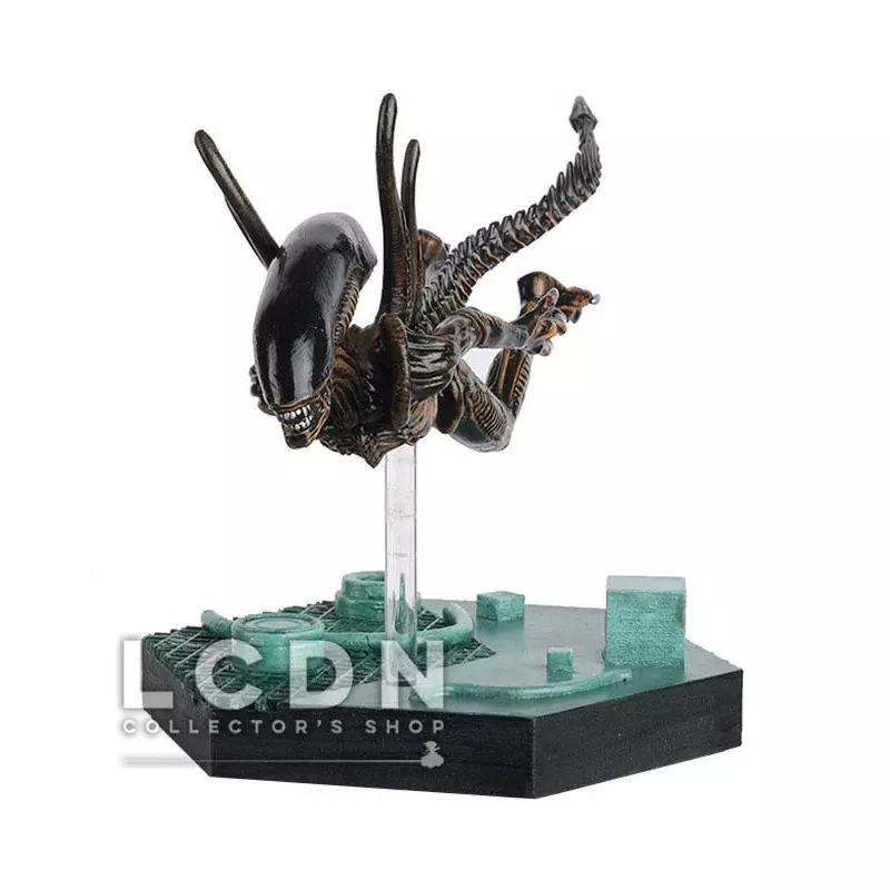 Alien Resurrection Swimming Xenomorph 1/16 Statue 10cm