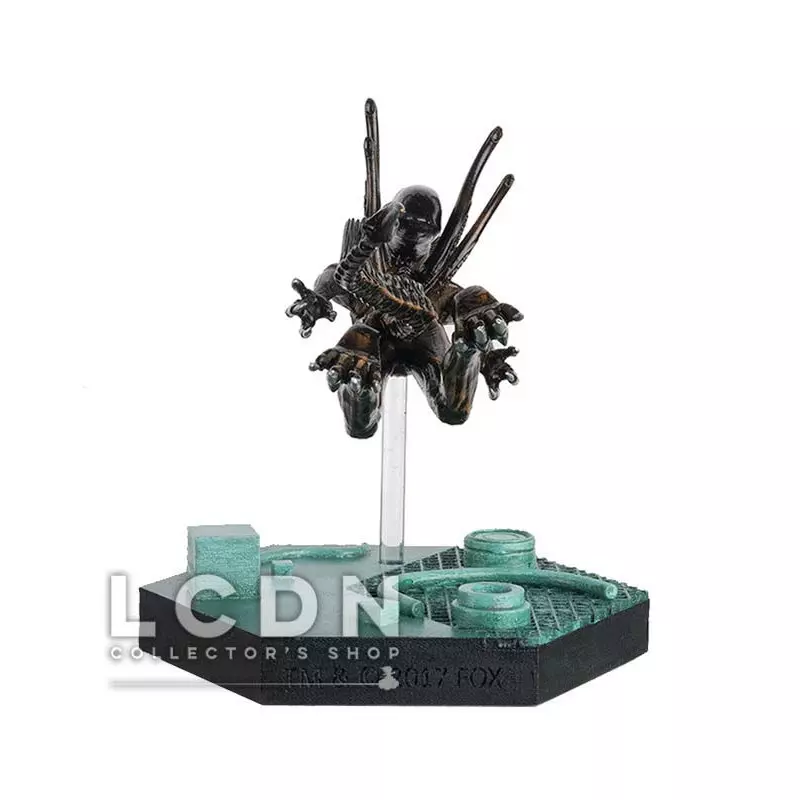 Alien Resurrection Swimming Xenomorph 1/16 Statue 10cm