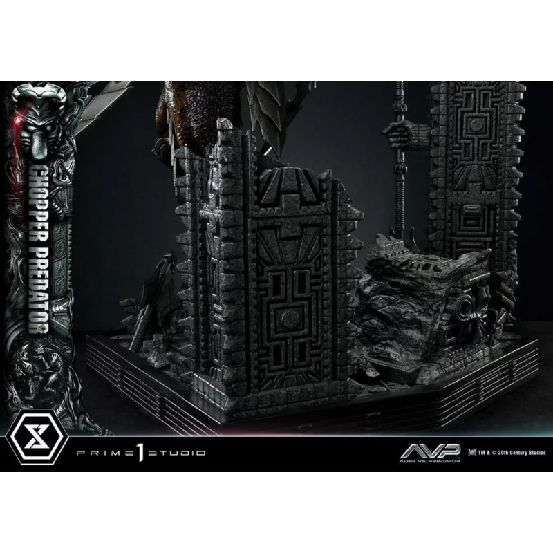 The Alien vs. Predator Statue 1/3 Chopper Predator 103cm