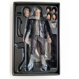 Condition : New figure. Never displayed. Open for check.