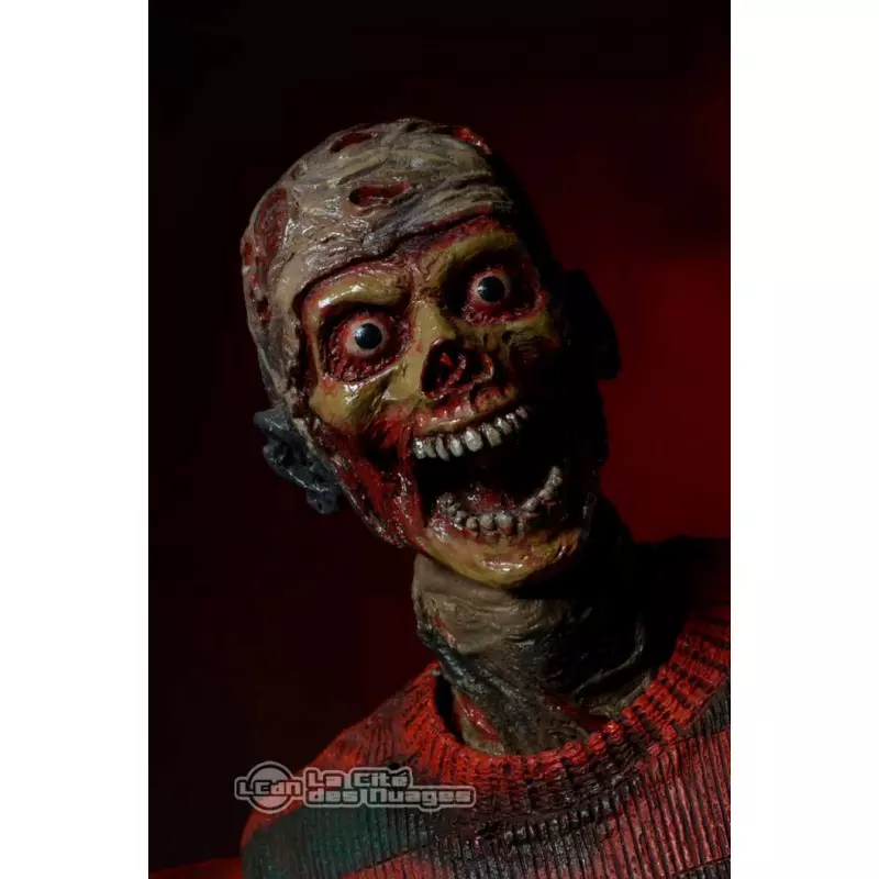 Nightmare on Elm Street 30th Anniversary Ultimate Freddy Krueger Action Figurine 18 cm