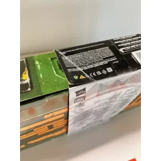 Condition : Réplique neuve. Jamais déballée. Boite légèrement endommagée.