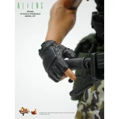 Aliens Hot Toys MMS24 USCM Private Mark Drake 1/6 Collectible Figurine 30cm (exposée)