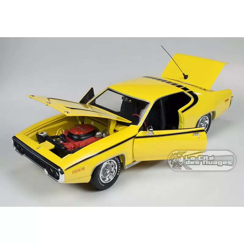 The Dukes of Hazzard 1971 Plymouth Satellite Daisy Duke 1:18