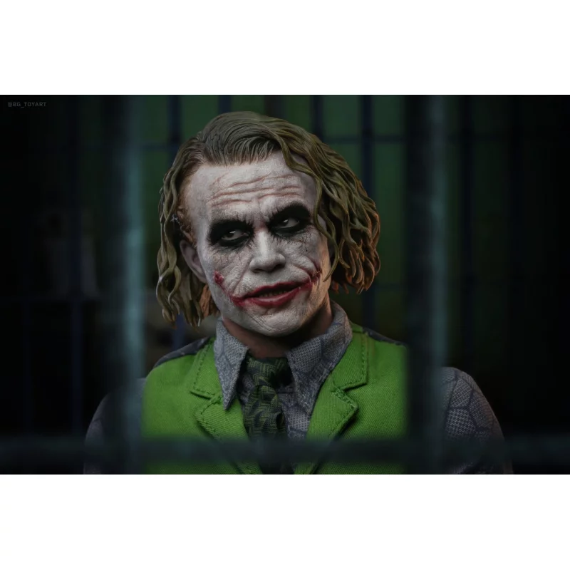 Hot Toys DX32 Batman The Dark Knight Trilogy The Joker 1/6 Collectible Figurine 31cm