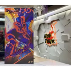 Hot Toys MMS711 Spider-Man: Across the Spider-Verse Collectible Action Figurine 1/6 Spider Man 2099 33cm