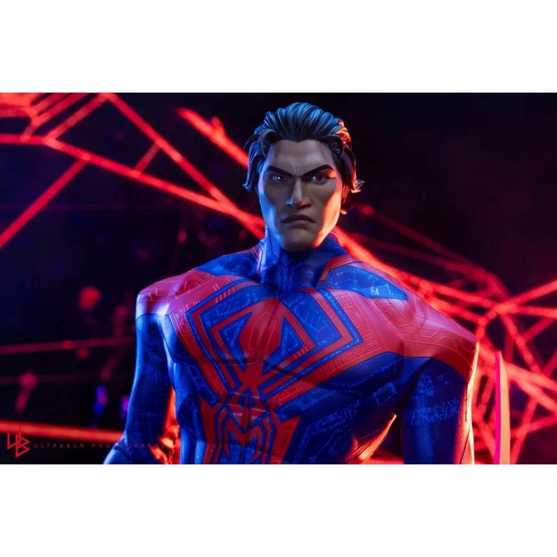 Hot Toys MMS711 Spider-Man: Across the Spider-Verse Collectible Action Figurine 1/6 Spider Man 2099 33cm