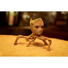 Hot Toys MMS707 Les Gardiens de la Galaxie Vol. 3 Collectible Action Figure 1/6 Groot (Deluxe Version) 32cm