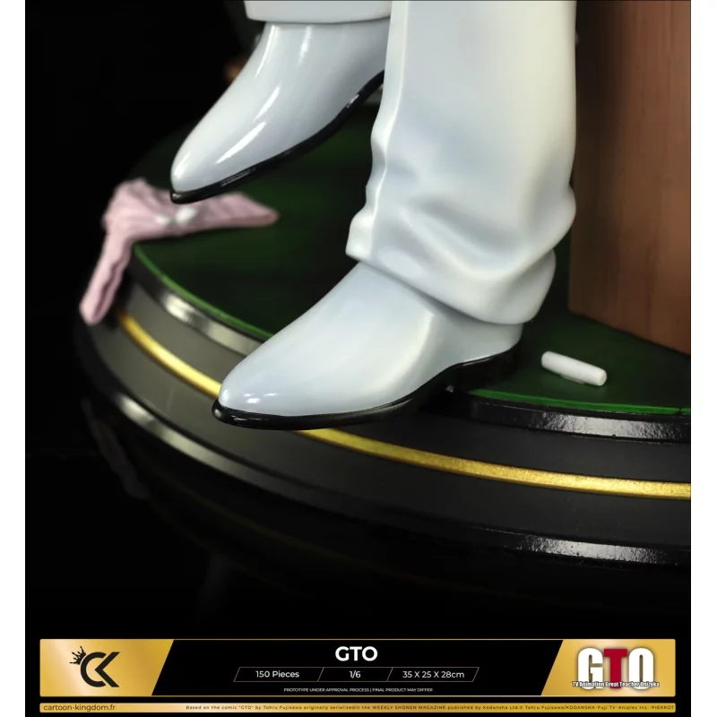 GTO Great Teacher Onizuka Statue Diorama 1/6 Eikichi Onizuka &amp; Urumi Kanzaki 35cm