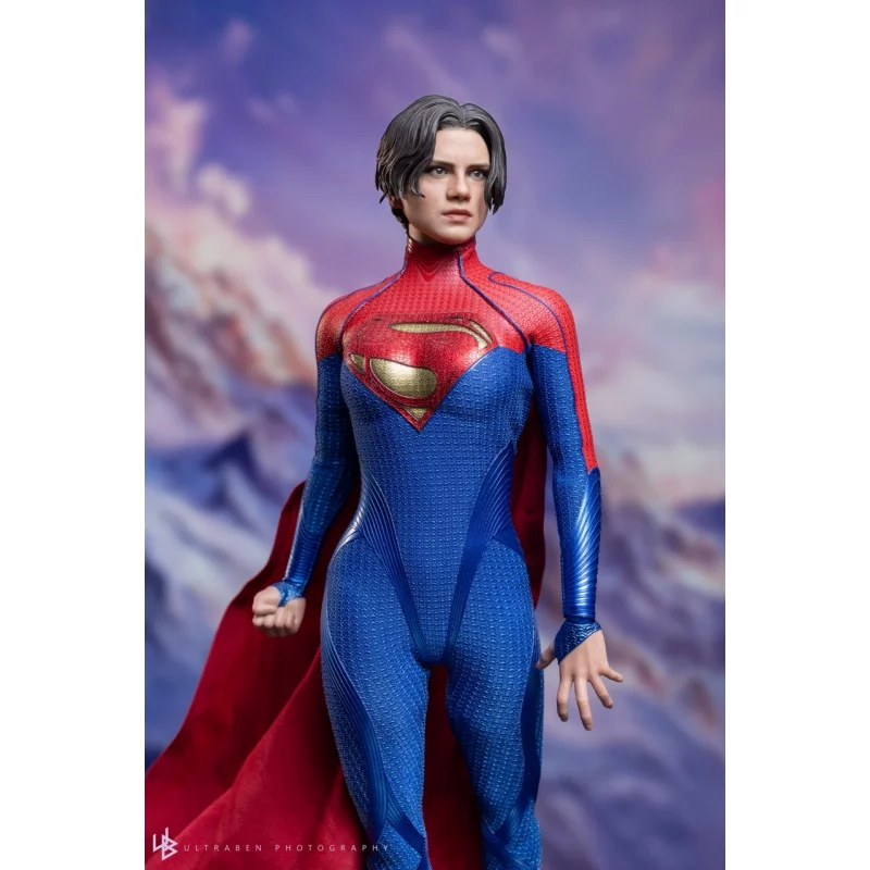 Hot Toys MMS715 The Flash Collectible Action Figurine 1/6 Supergirl 28cm