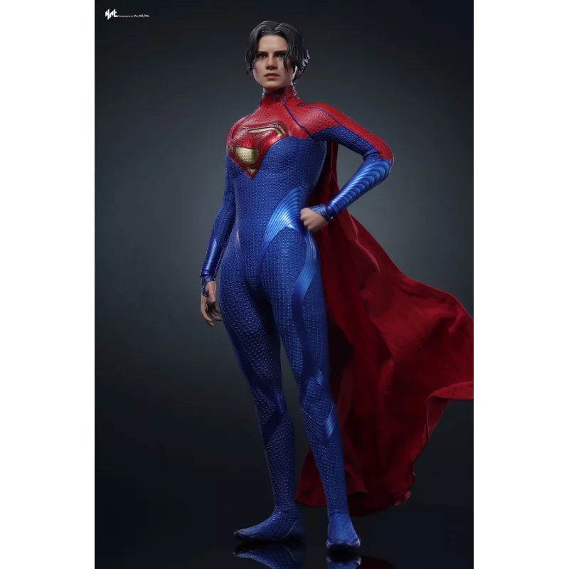 Hot Toys MMS715 The Flash Collectible Action Figurine 1/6 Supergirl 28cm