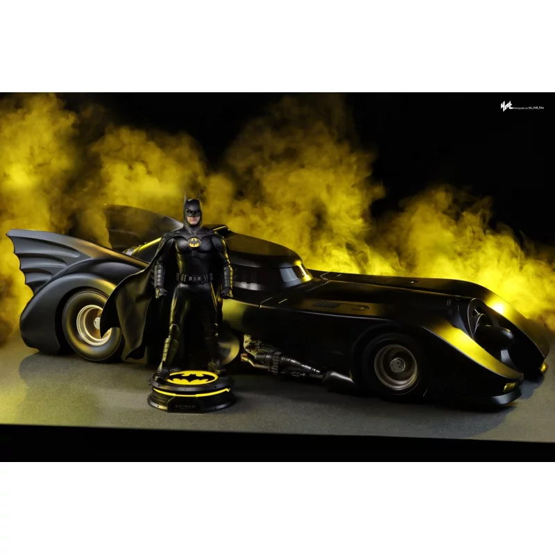 Hot Toys MMS712 The Flash Collectible Action Figure 1/6 Batman (Modern Suit) 30cm
