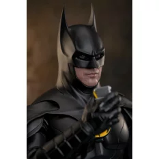 Hot Toys MMS712 The Flash Collectible Action Figure 1/6 Batman (Modern Suit) 30cm