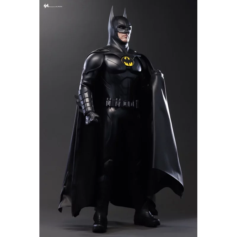 Hot Toys MMS712 The Flash Collectible Action Figure 1/6 Batman (Modern Suit) 30cm