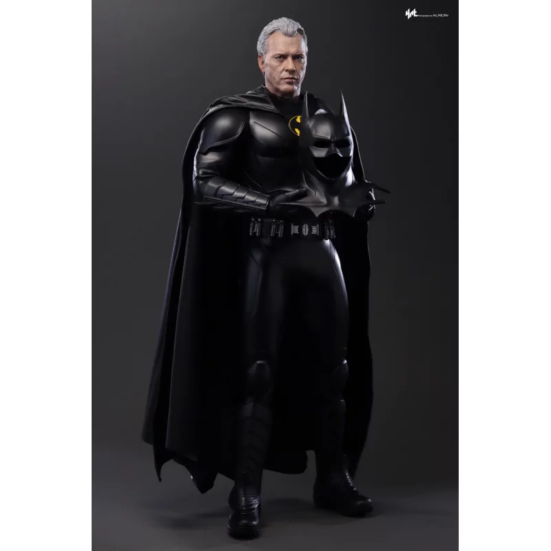 Hot Toys MMS712 The Flash Collectible Action Figure 1/6 Batman (Modern Suit) 30cm
