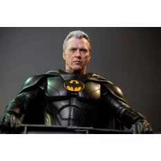 Hot Toys MMS712 The Flash Collectible Action Figure 1/6 Batman (Modern Suit) 30cm