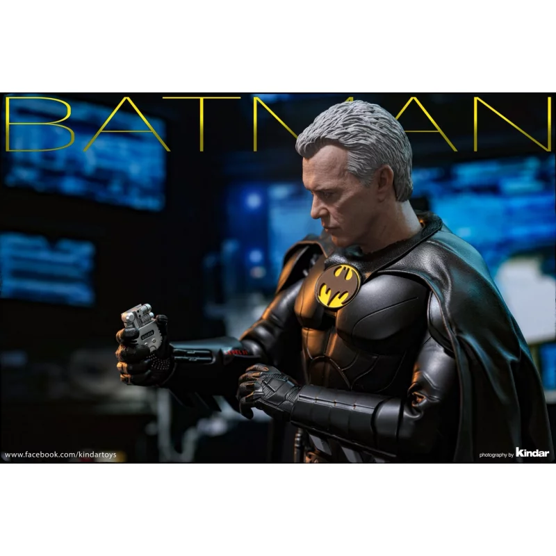 Hot Toys MMS712 The Flash Collectible Action Figure 1/6 Batman (Modern Suit) 30cm