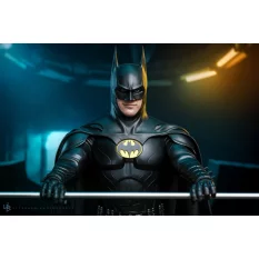 Hot Toys MMS712 The Flash Collectible Action Figure 1/6 Batman (Modern Suit) 30cm