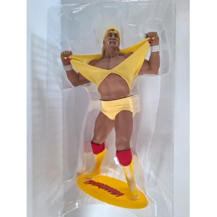 Condition : New statue. Never displayed.
