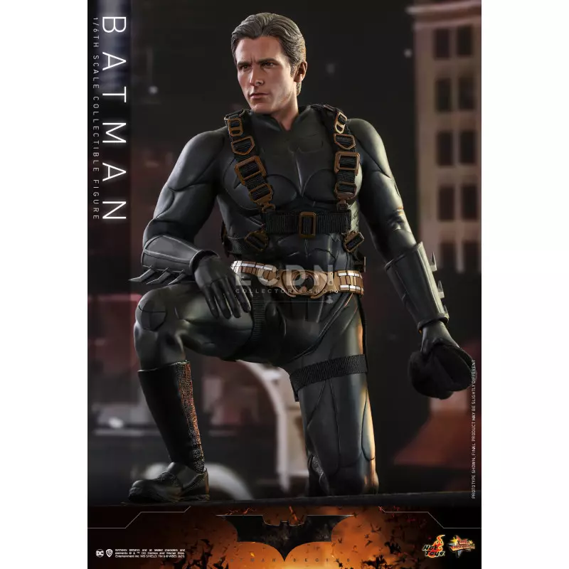 Hot Toys MMS595 Batman Begins Action Figurine 1/6 Batman [Exclusive] 32cm