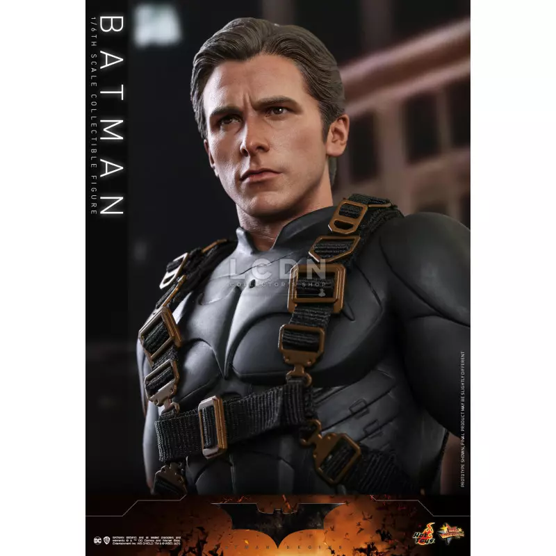 Hot Toys MMS595 Batman Begins Action Figurine 1/6 Batman [Exclusive] 32cm