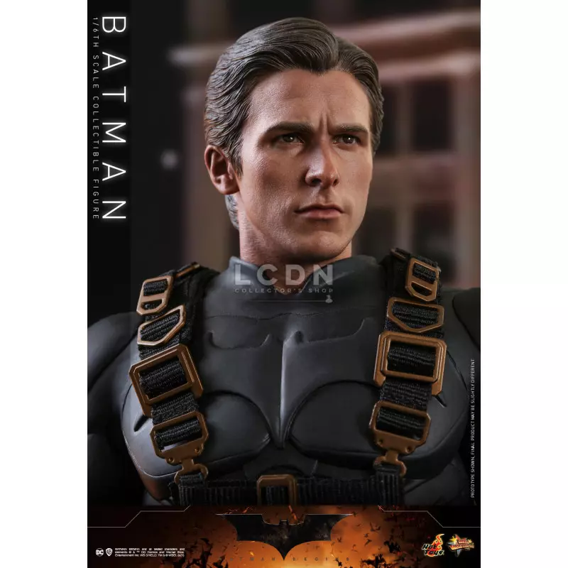 Hot Toys MMS595 Batman Begins Action Figurine 1/6 Batman [Exclusive] 32cm