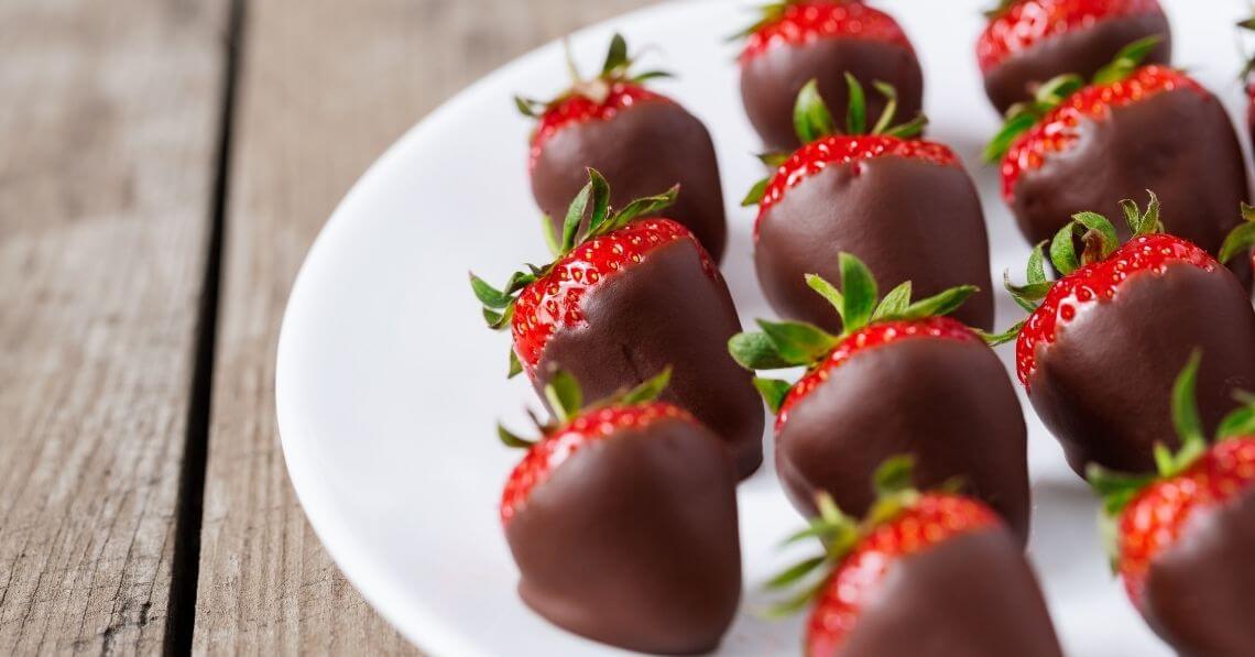 Strawberries dipped in chocolate-collagen mix