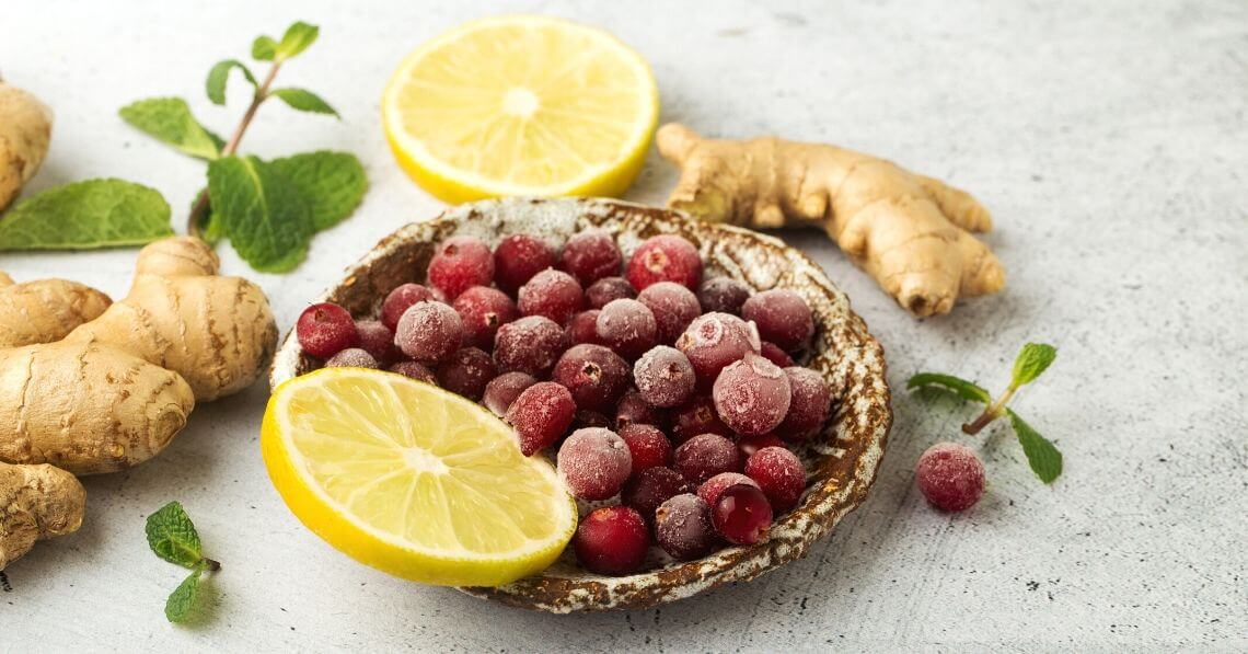 Berries with lemon and ginger