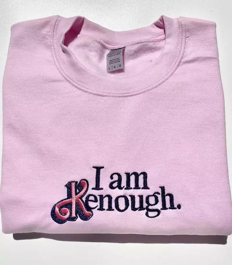 sweatshirt rose broderie I'm kenough inspiré du film Barbie 2023 et de ken. Mojo dojo casa house