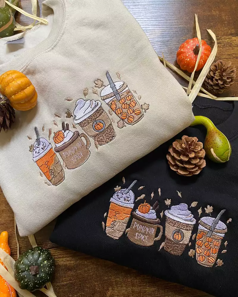 Sweatshirts brodés modèle pumpkin spice latte, parfait pour l'automne, octobre, septembre halloween, boisson starbucks mignon