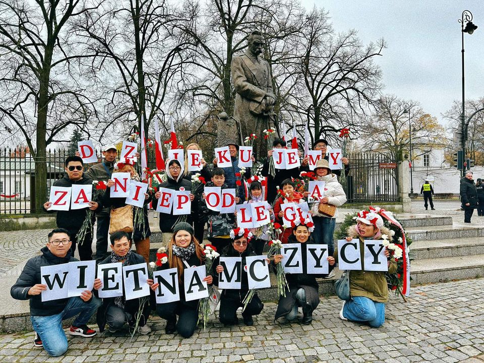 Uwaga - Người Việt ở Ba Lan