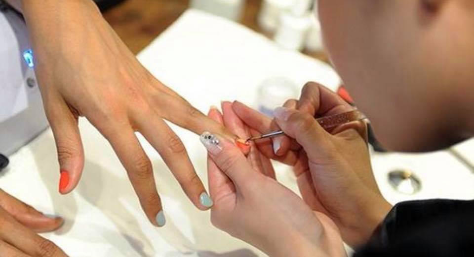 Vui buồn nghề nails