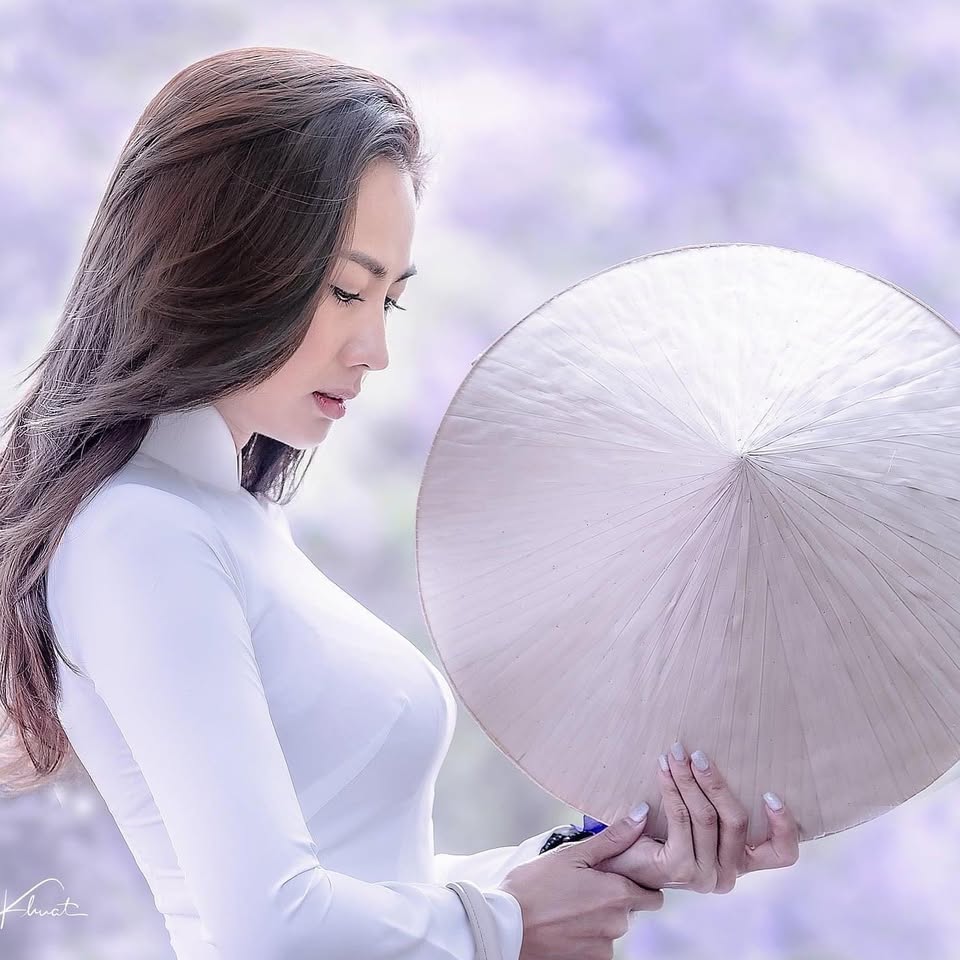 Phương Ngân Artist