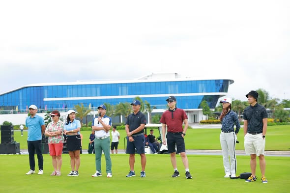 Hội Anh Chị Em Mê Golf (Ace Golf Community)