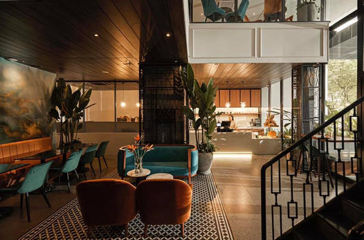 Sabores Cafe & Restaurant 