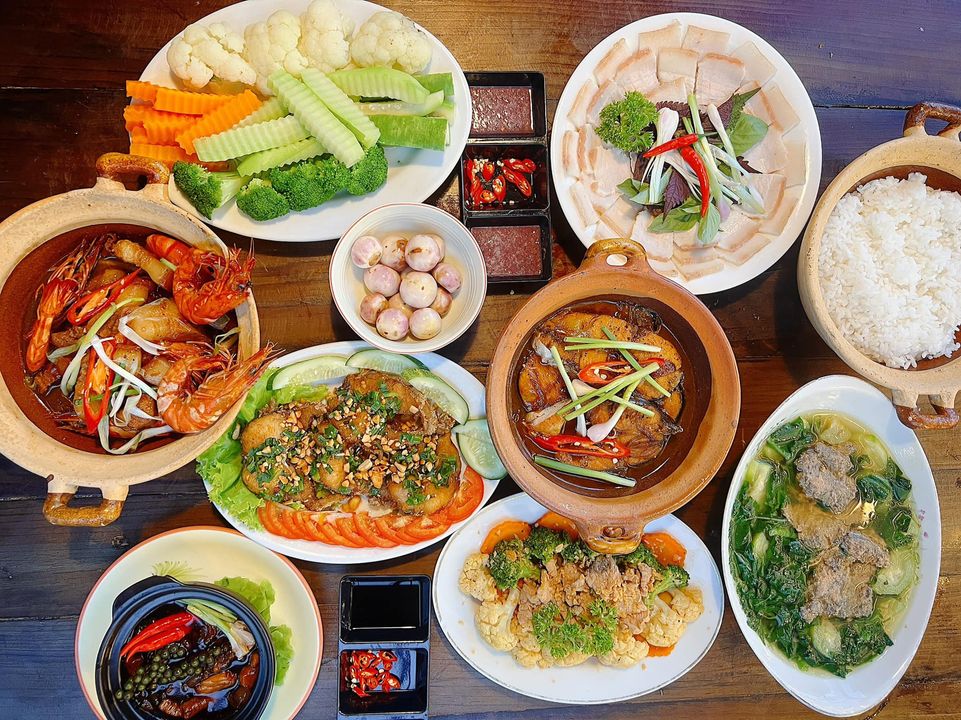 Cơm ngon bếp nhà TOM