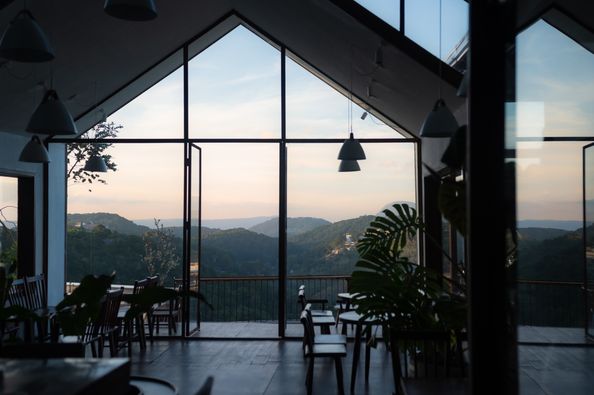 Tiệm cafe phía tây mặt trời