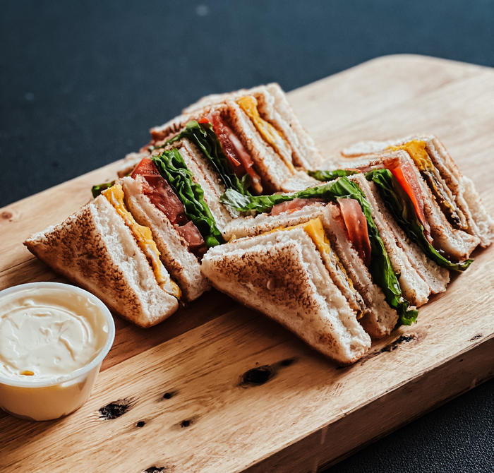 2 POUR 1 CLUB DEJEUNER  EN ASSIETTE