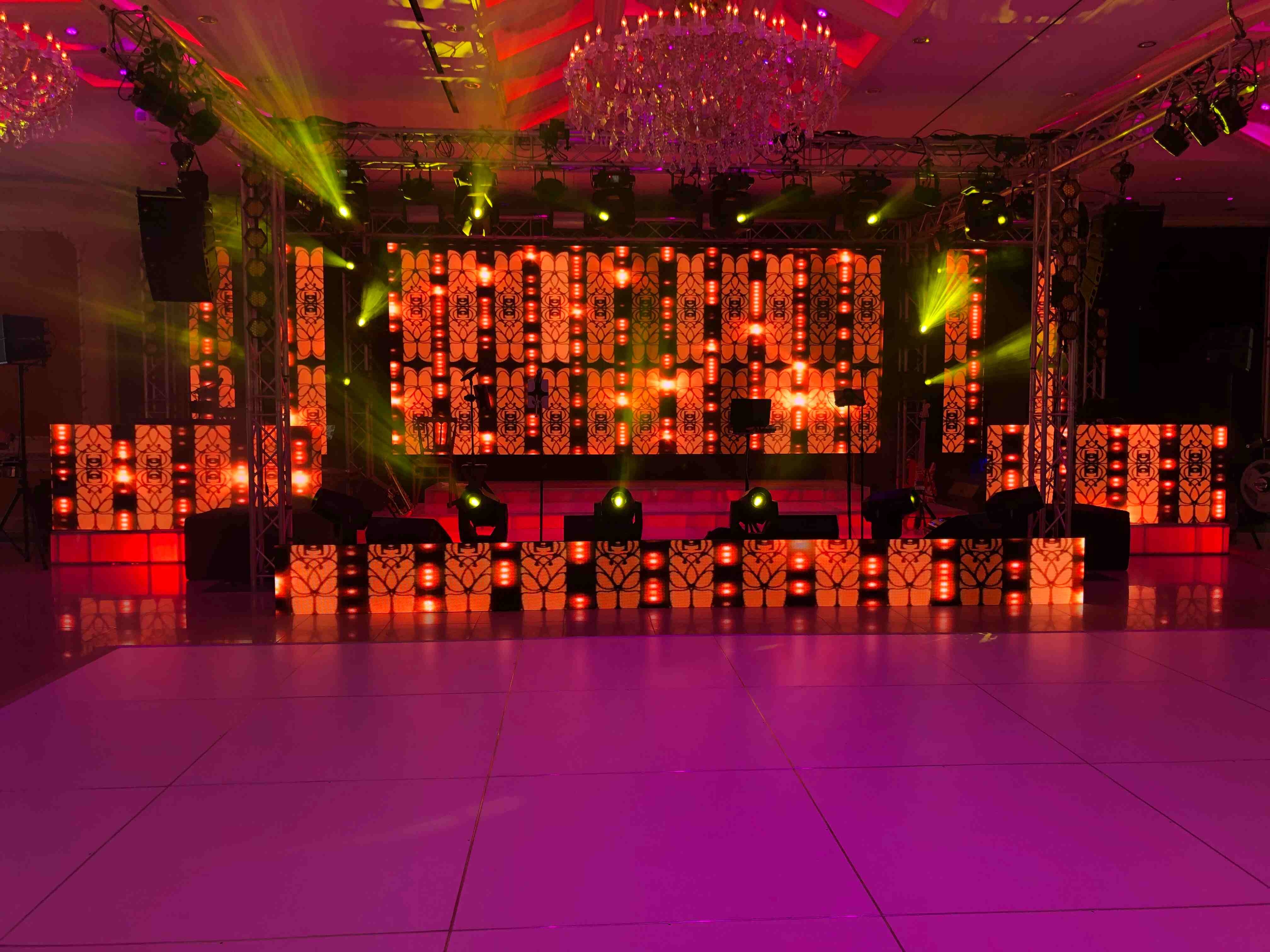 How can users optimize the power supply efficiency of LED video walls to achieve maximum performance and energy savings?