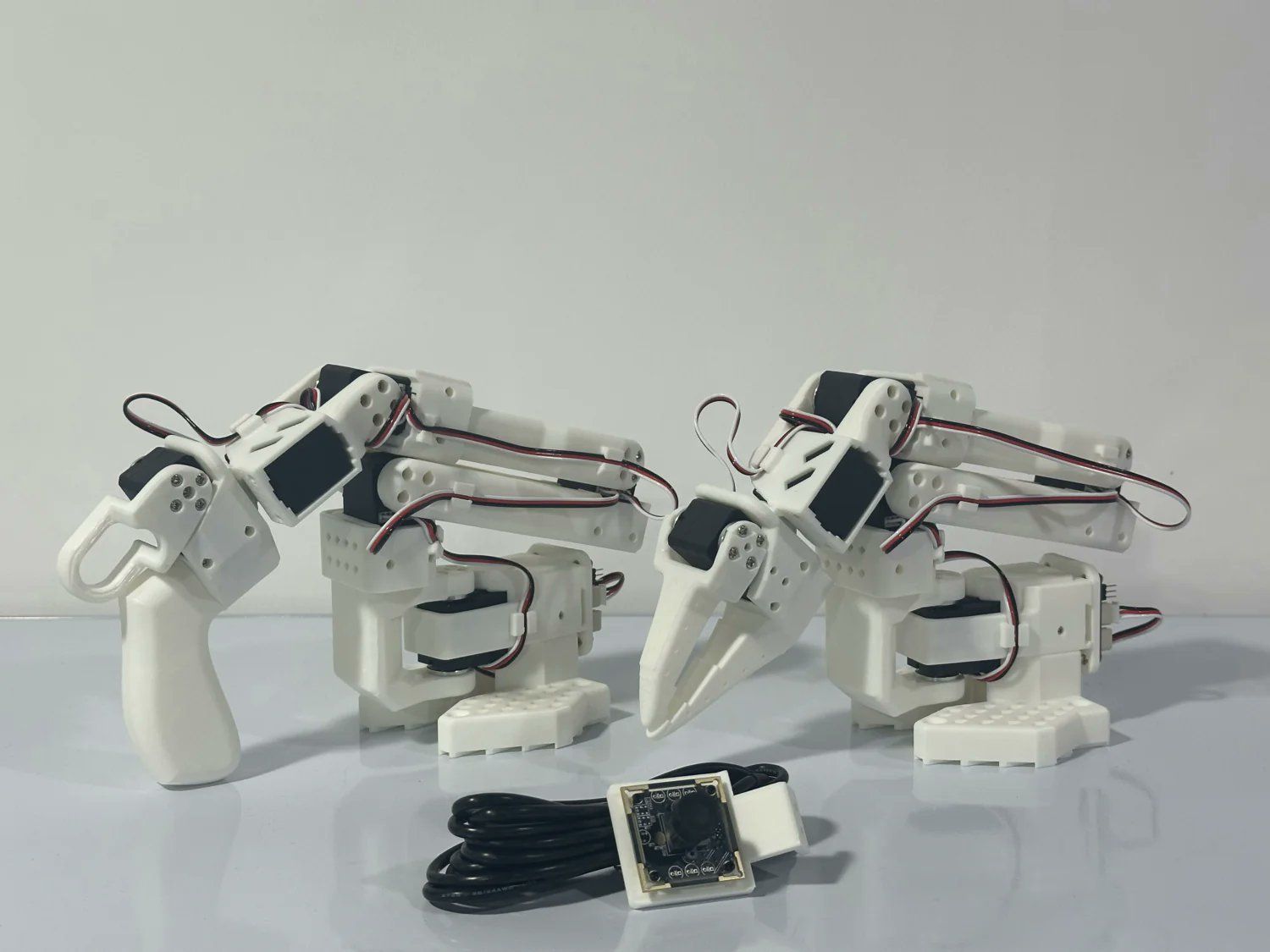 Hugging Face、低価格・自作可能なAIロボットアーム「SO-101」を発表ー ”AIビルダーが最初に購入すべきロボットアーム”のサムネイル画像