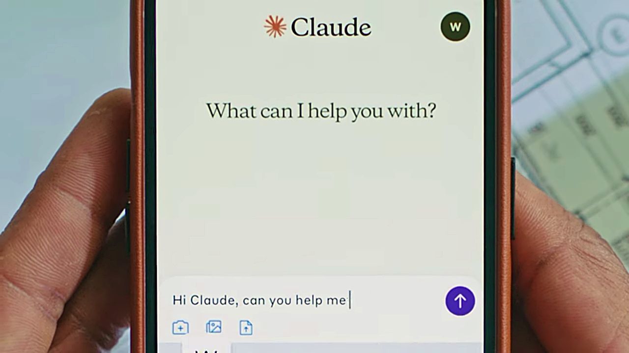 アンソロピック「Claude」の無料iOSアプリ発表　デバイス間をシームレスにつなぐ生成AI体験でChatGPT追う　「Team」プランも追加のサムネイル画像