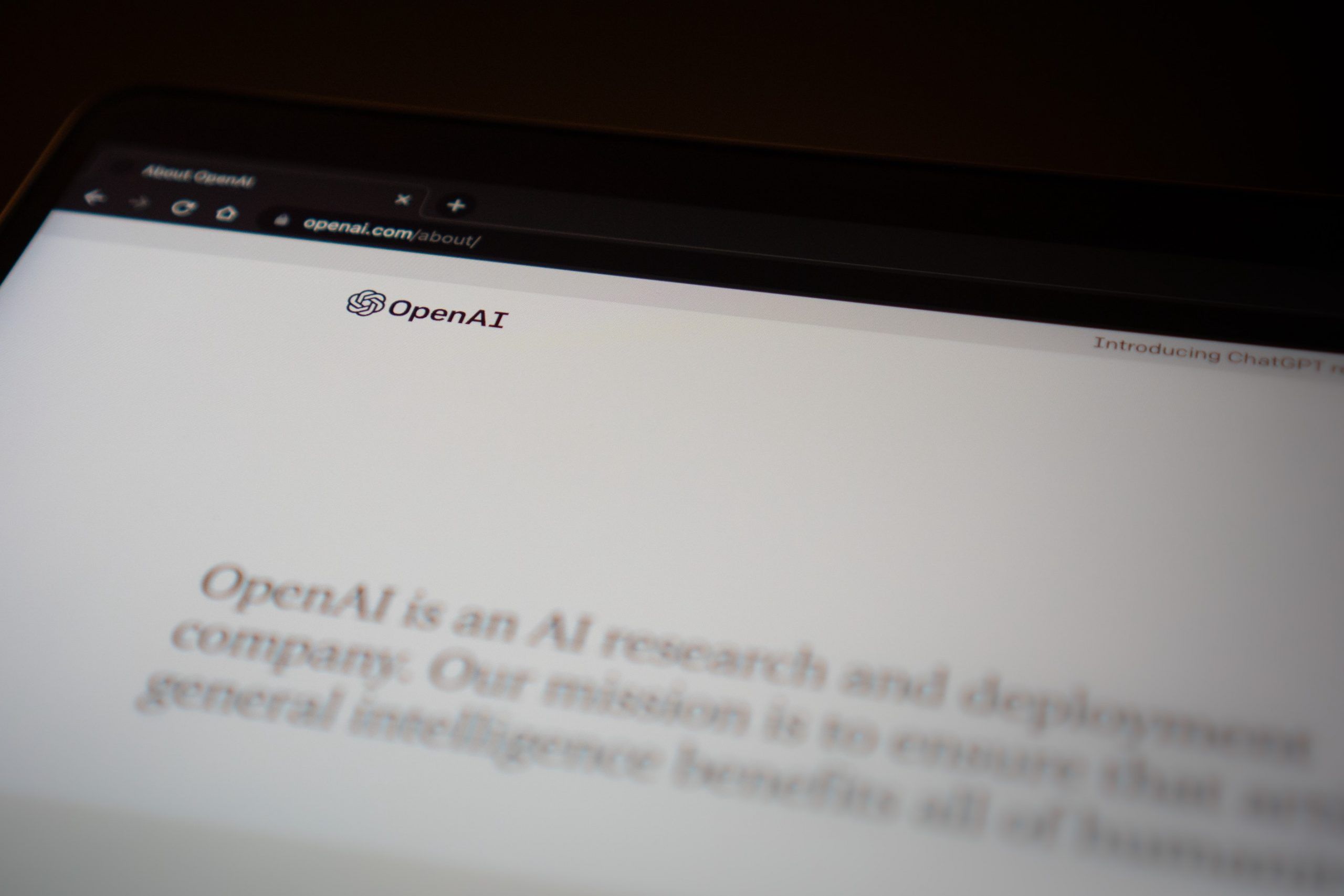 OpenAI、オープンソースの言語モデルを準備中かのサムネイル画像