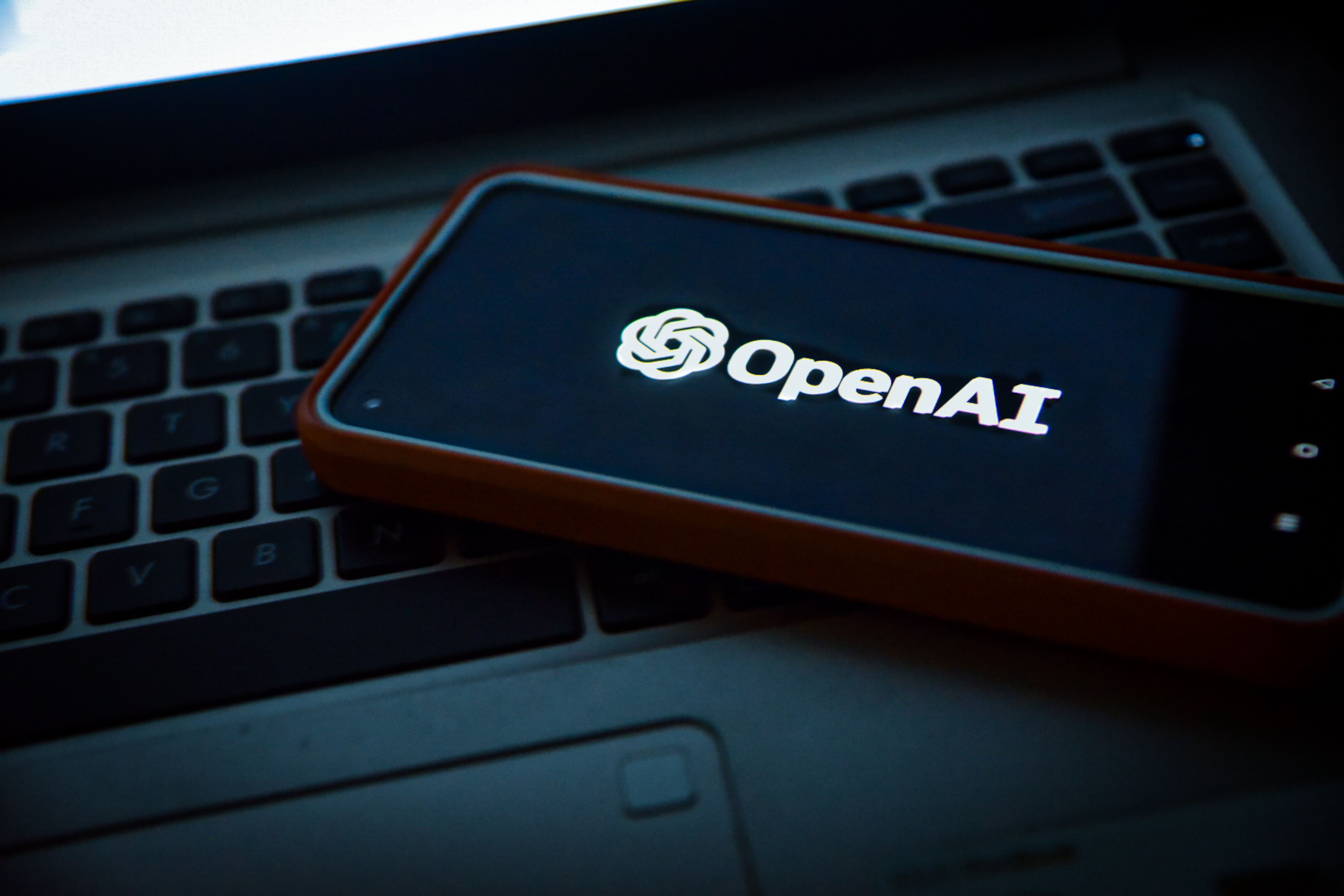 OpenAIへ政府個人情報保護委員会の行政指導 プライバシー侵害の潜在的リスクに警鐘のサムネイル画像