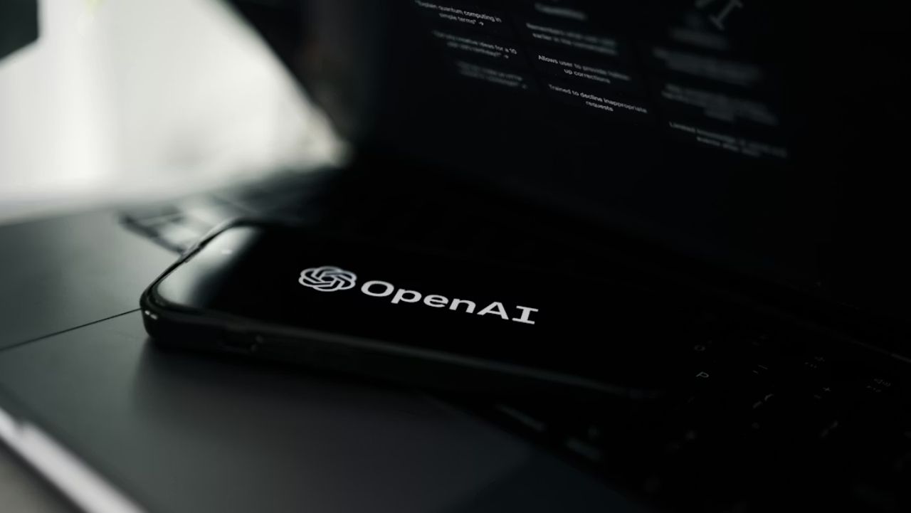 「ChatGPT」は自殺を助長していない──OpenAI、少年自殺訴訟で「ガードレール回避による不適切利用」と反論
のサムネイル画像