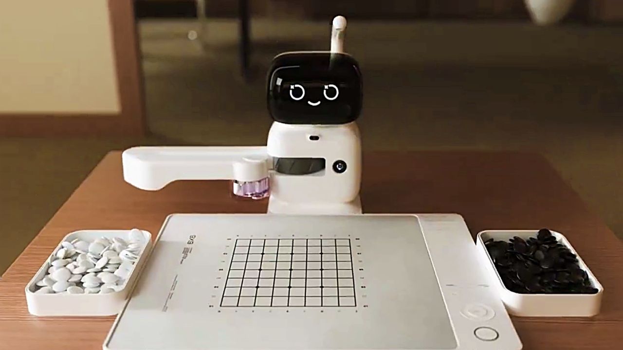 家庭向けAI囲碁ロボット「SenseRobot Go」、囲碁の日（1月５日）から日本で発売中のサムネイル画像