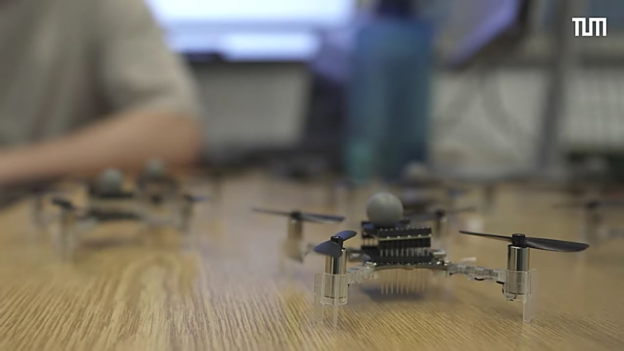 ChatGPTを活用したドローン編隊飛行システム「SwarmGPT」ミュンヘン工科大学の研究チームが発表のサムネイル画像