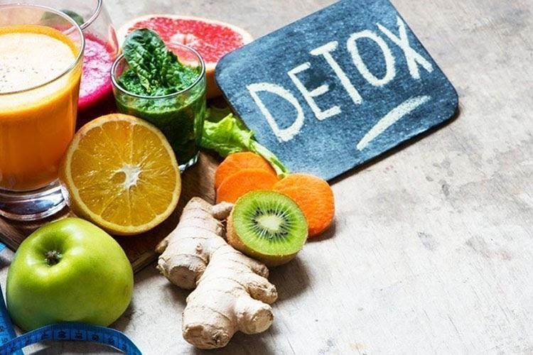 Bạn có thể tận dụng các nguyên liệu trong bếp để làm nước detox