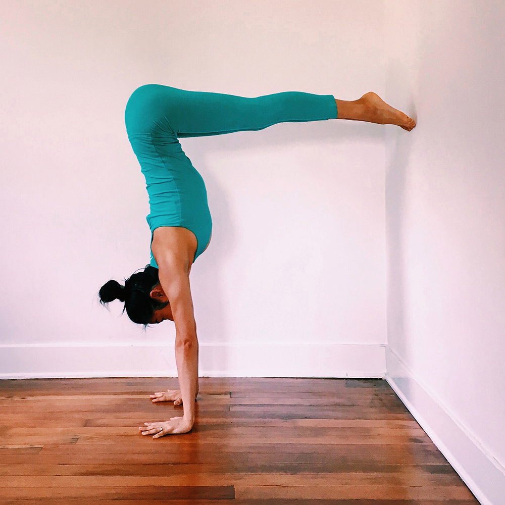 Tư thế nhảy chữ L có hỗ trợ