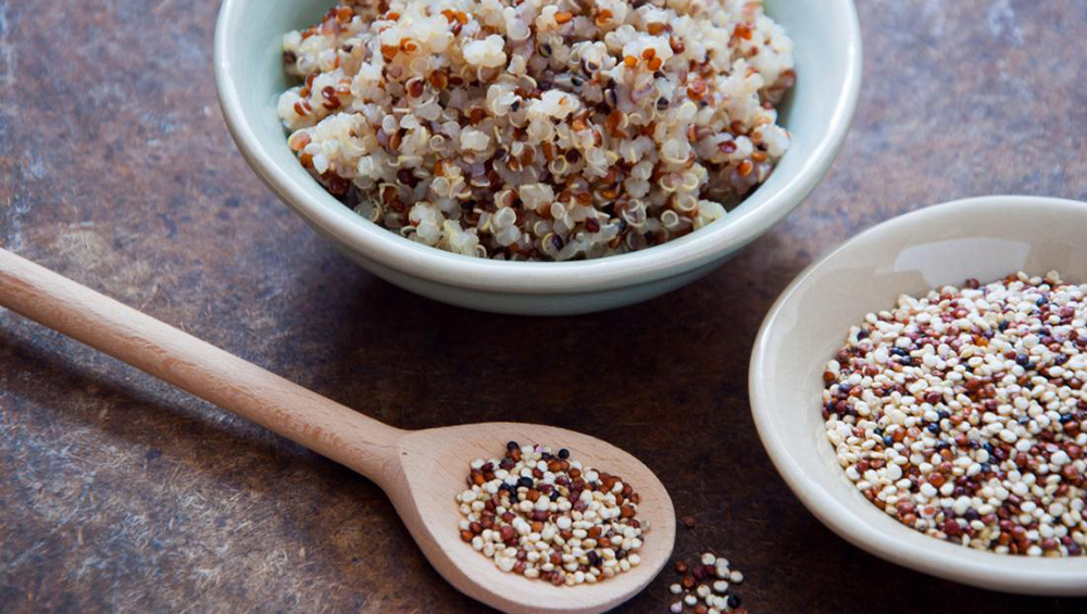 Có thể kết hợp hạt quinoa với thực phẩm nào để tăng cường dinh dưỡng?