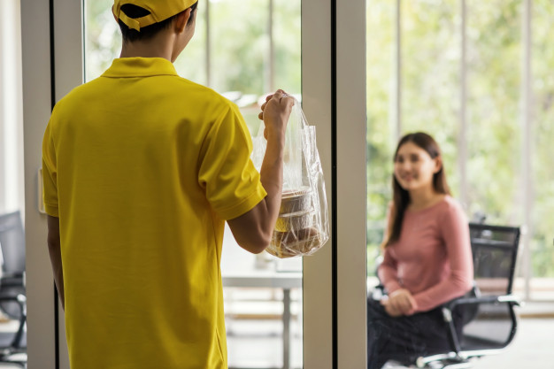 Đặt thức ăn online có an toàn trong mùa dịch?